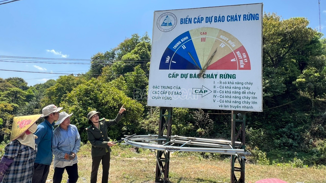 Tuyên truyền cho người dân các biện pháp phòng cháy rừng mùa khô hanh. baolaocai-c_z6637034724479-09c91989deddefa09acbb56f71b873f3.jpg