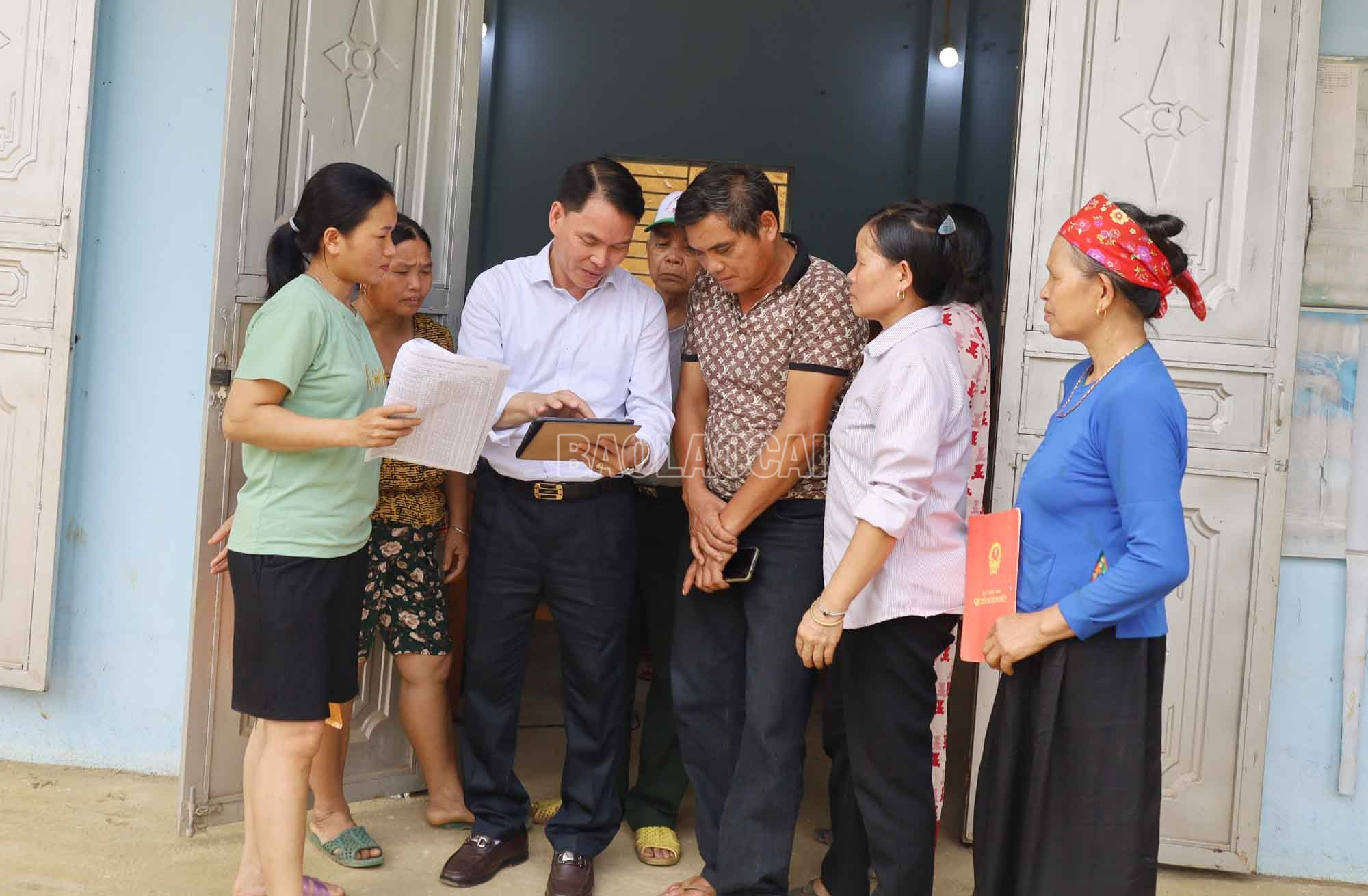 Tuyên truyền về chính sách chi trả dịch vụ môi trường rừng cho người dân. baolaocai-c_5.jpg