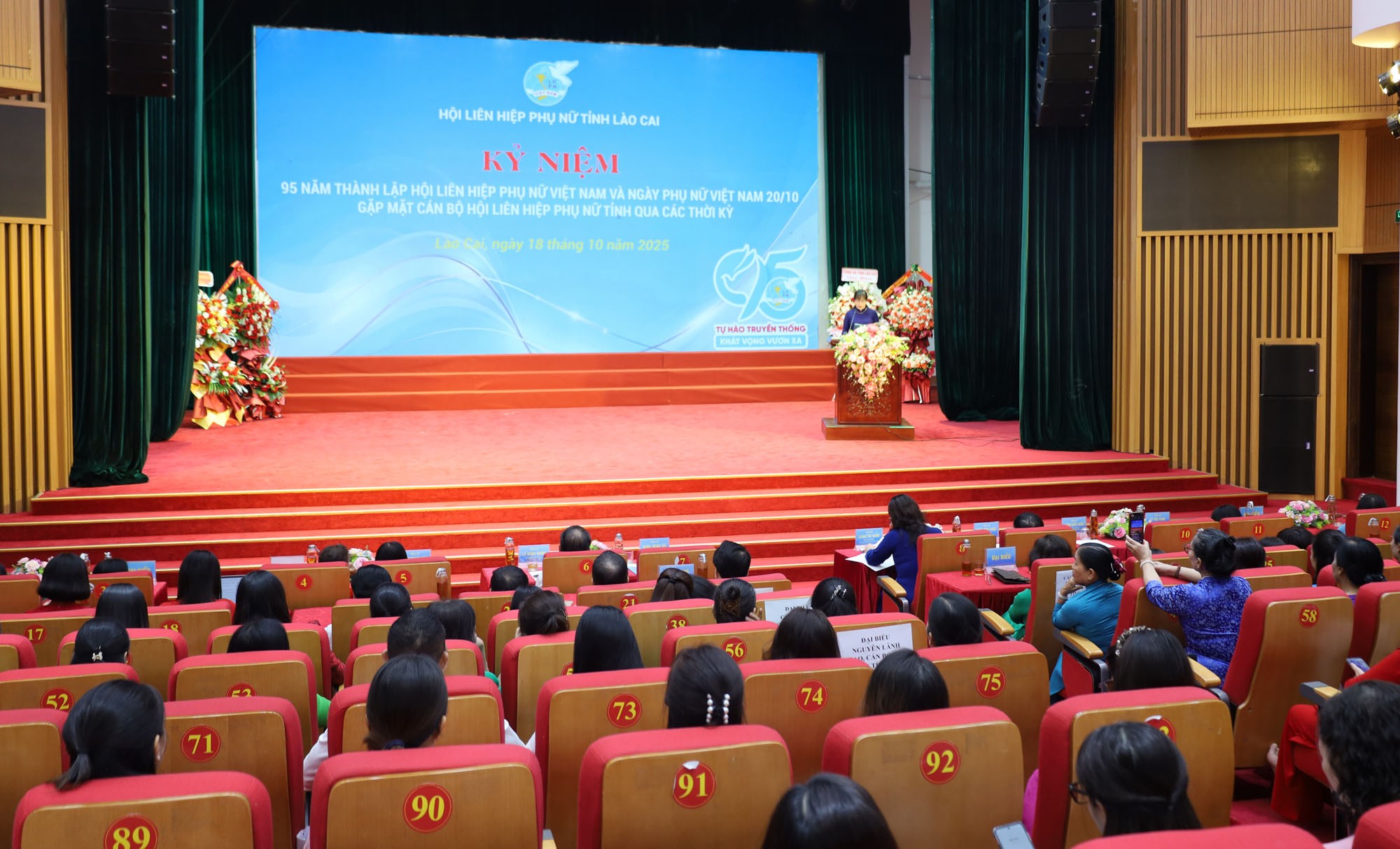 Quang cảnh buổi lễ. 1.jpg