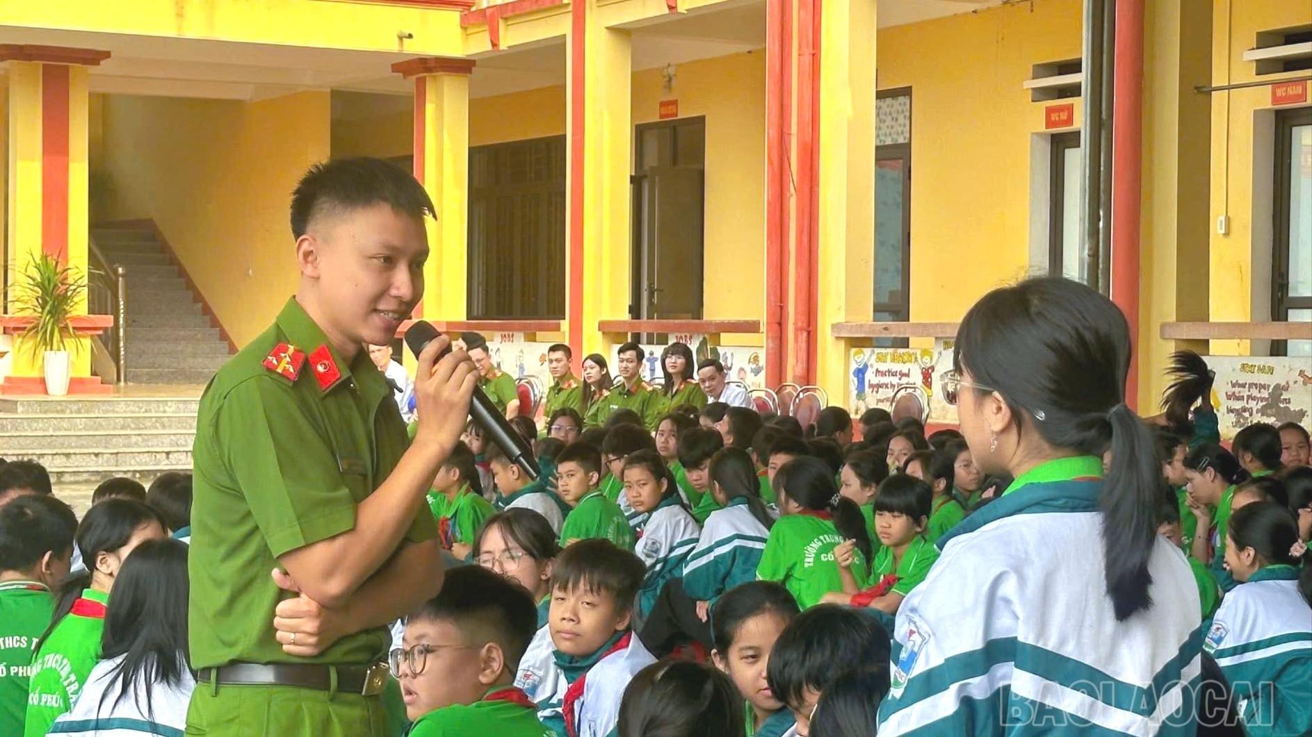 Công an tỉnh Lào Cai tuyên truyền, phổ biến, giáo dục pháp luật về ma túy cho học sinh trên địa bàn.
