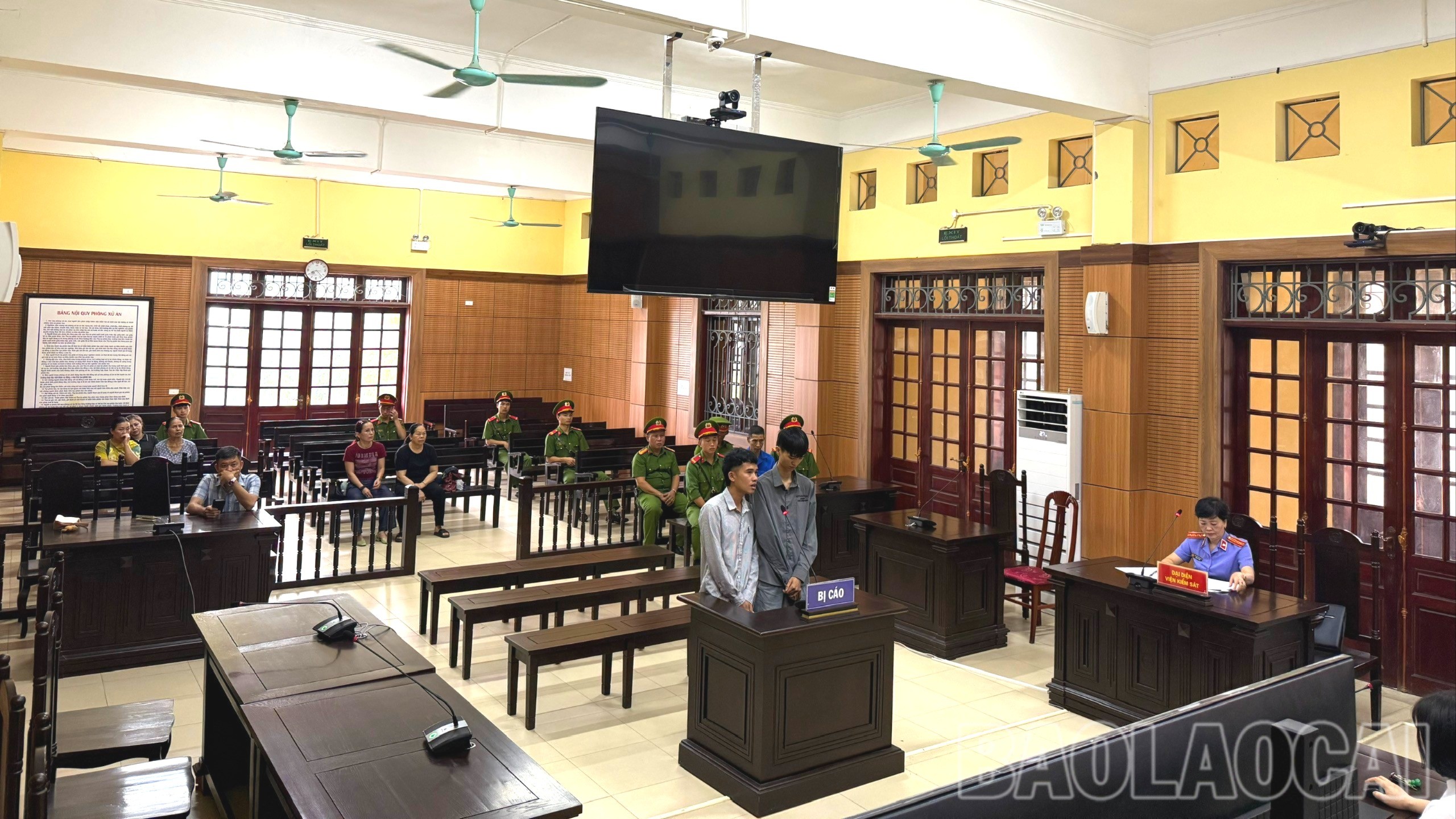 Phiên tòa xét xử phúc thẩm bị cáo Nguyễn Văn Ngoan và Hoàng Văn Việt tand-4-8172.jpg