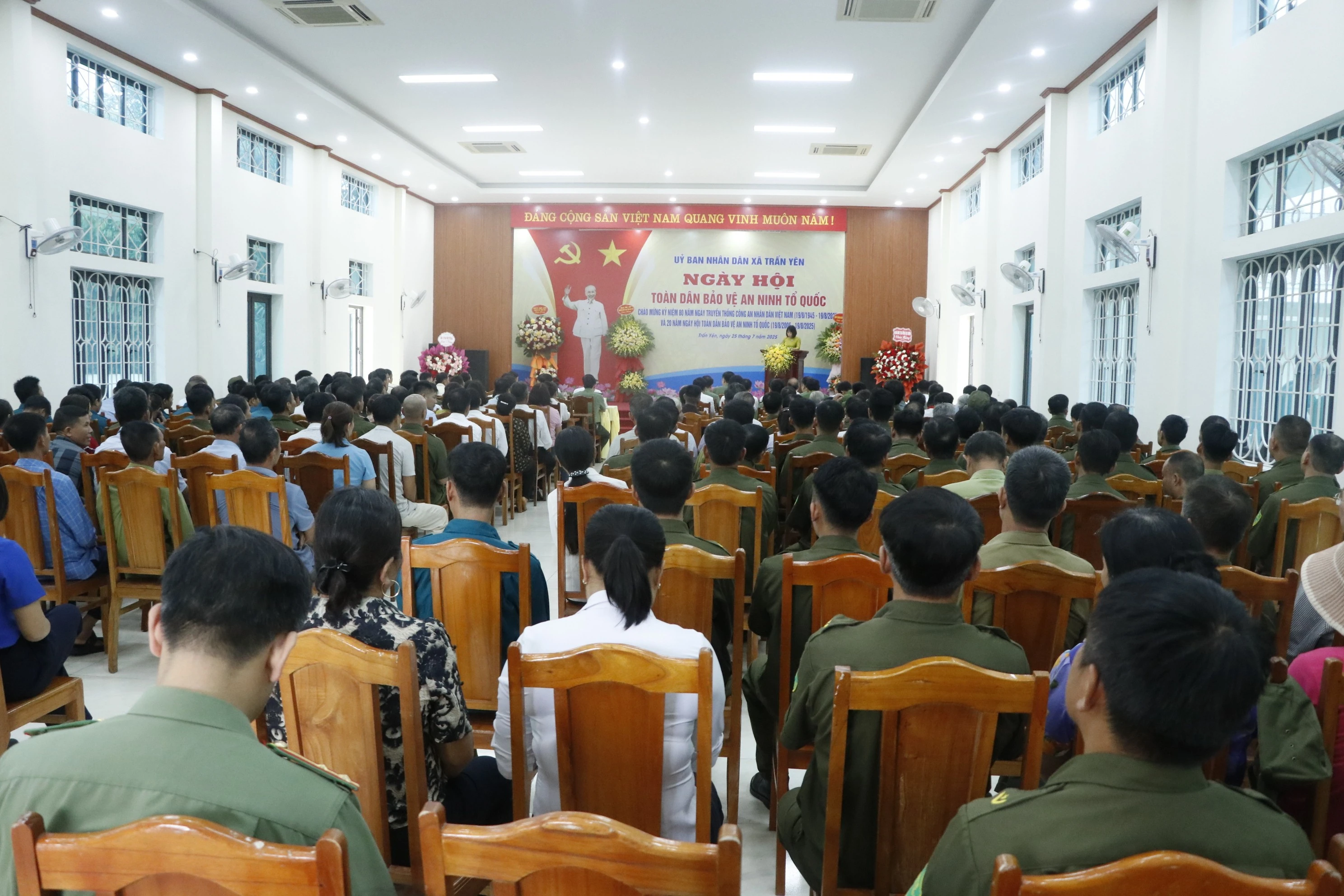 Quang cảnh ngày hội.