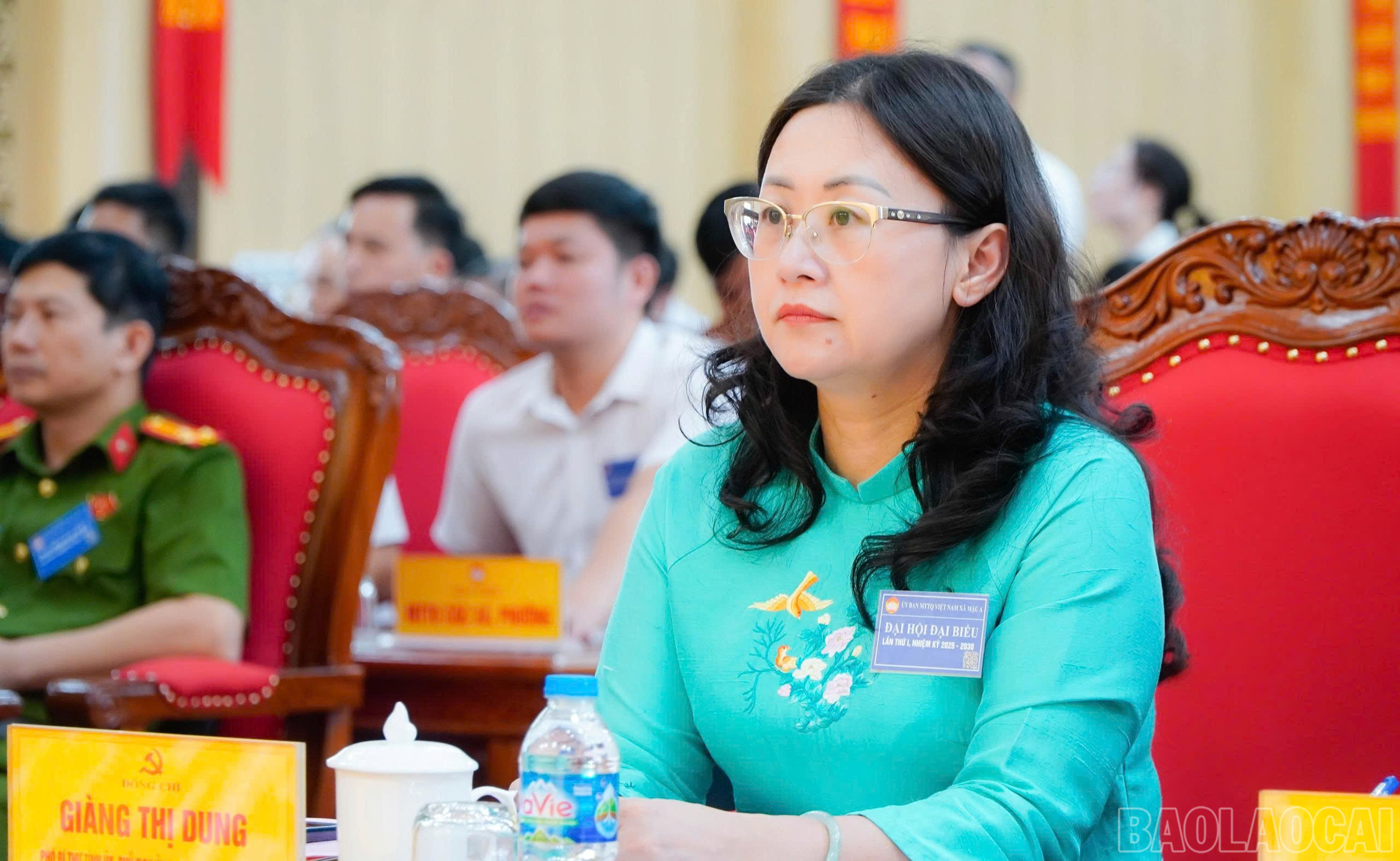 Đồng chí Giàng Thị Dung - Phó Bí thư Tỉnh ủy, Chủ tịch Ủy ban MTTQ Việt Nam tỉnh tham dự Phiên làm việc thứ Nhất Đại hội. baolaocai-br_c-dung.jpg