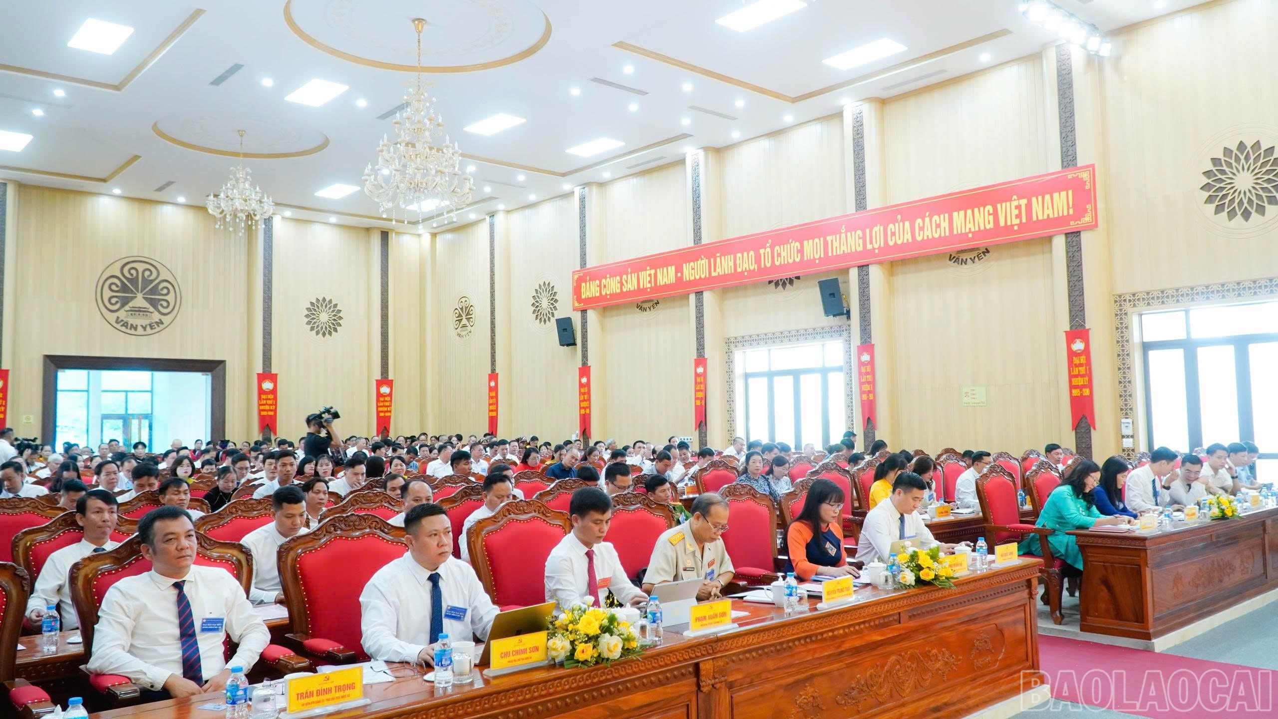 Các đại biểu tham dự Phiên làm việc thứ Nhất Đại hội. baolaocai-br_3.jpg