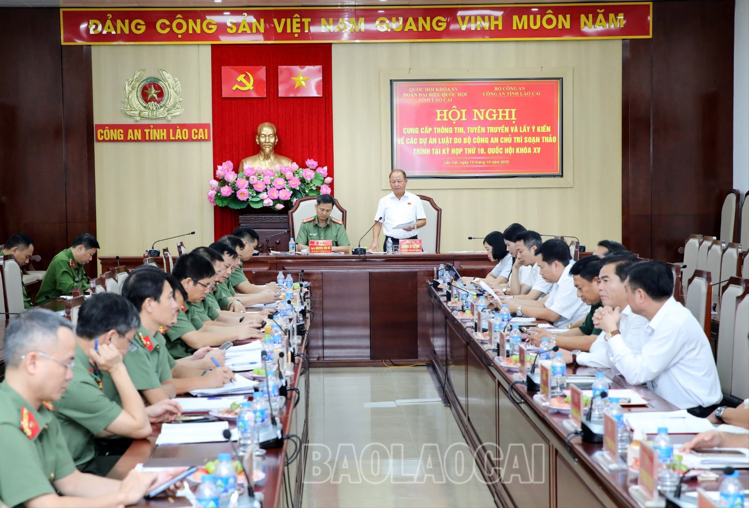 Đồng chí Sùng A Lềnh - Phó Trưởng đoàn đại biểu Quốc hội chuyên trách phụ trách Đoàn đại biểu Quốc hội tỉnh phát biểu tại hội nghị. toan-phat-bieu-1003.jpg