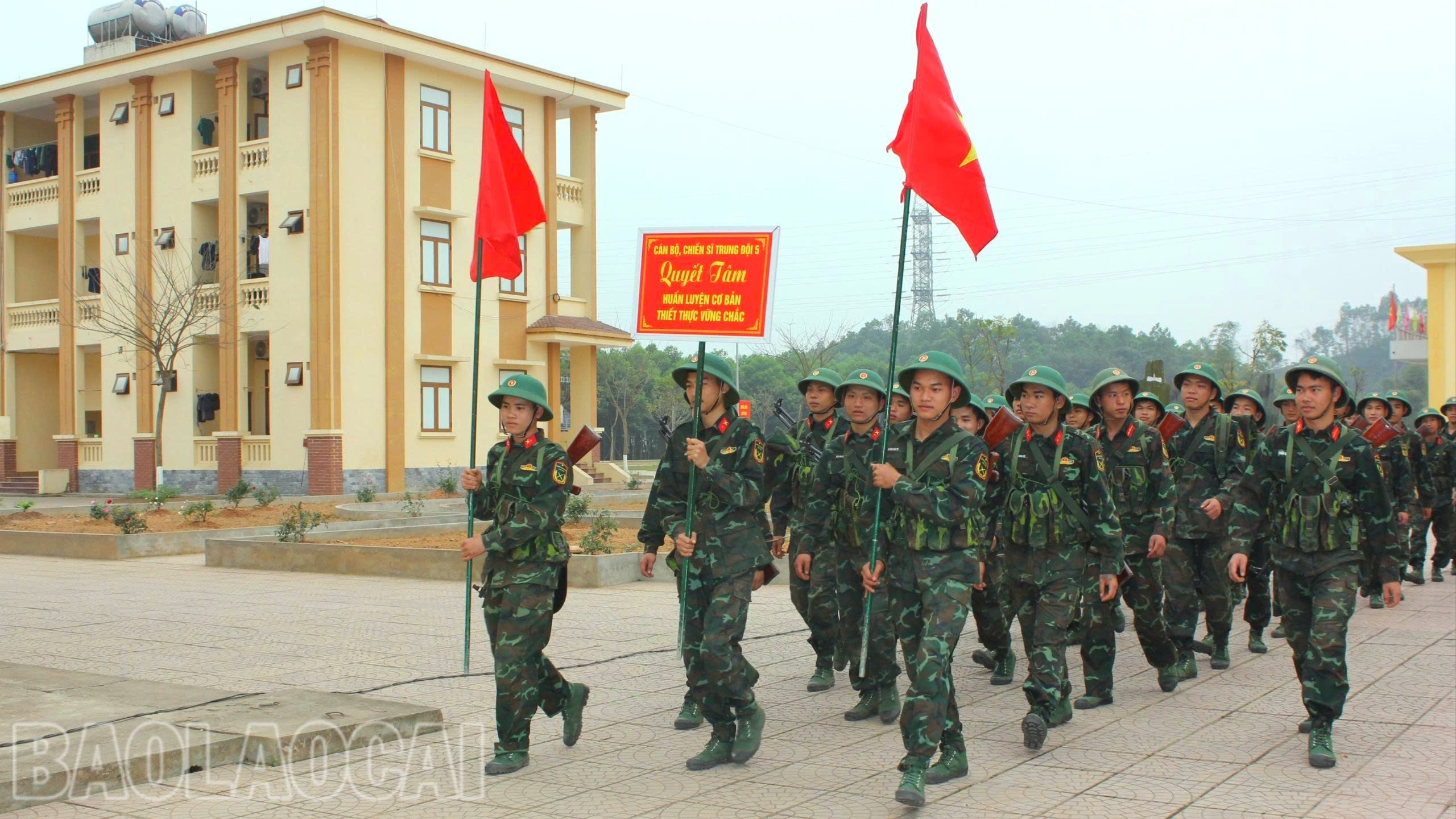 Cán bộ, chiến sĩ Trung đoàn 121 hăng hái ra thao trường luyện tập. huan-luyen-2-6104.jpg