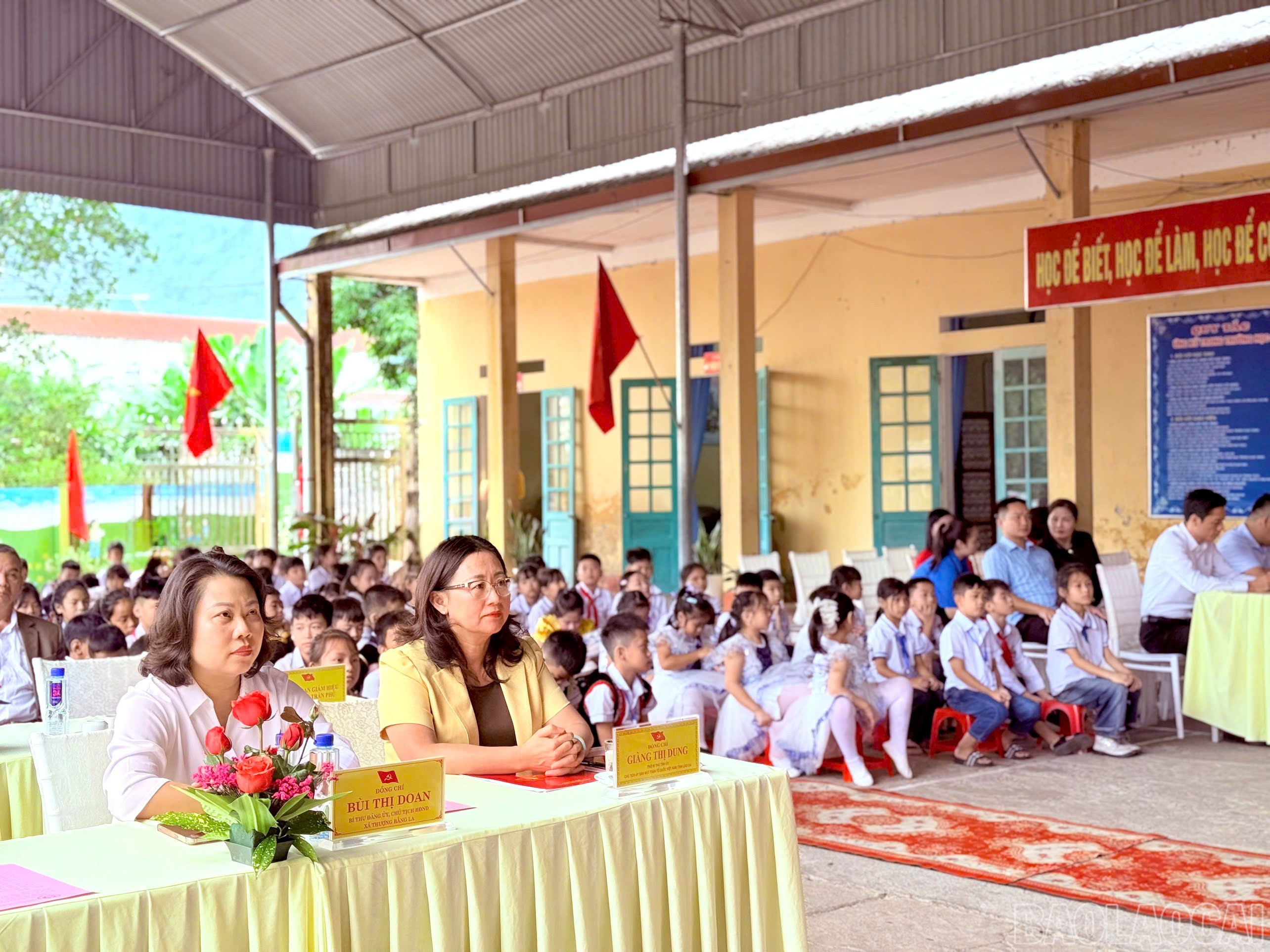 Đồng chí Giàng Thị Dung - Phó Bí thư Tỉnh ủy, Chủ tịch Ủy ban Mặt trận Tổ quốc Việt Nam tỉnh tham dự Lễ khởi công. baolaocai-br_2.jpg