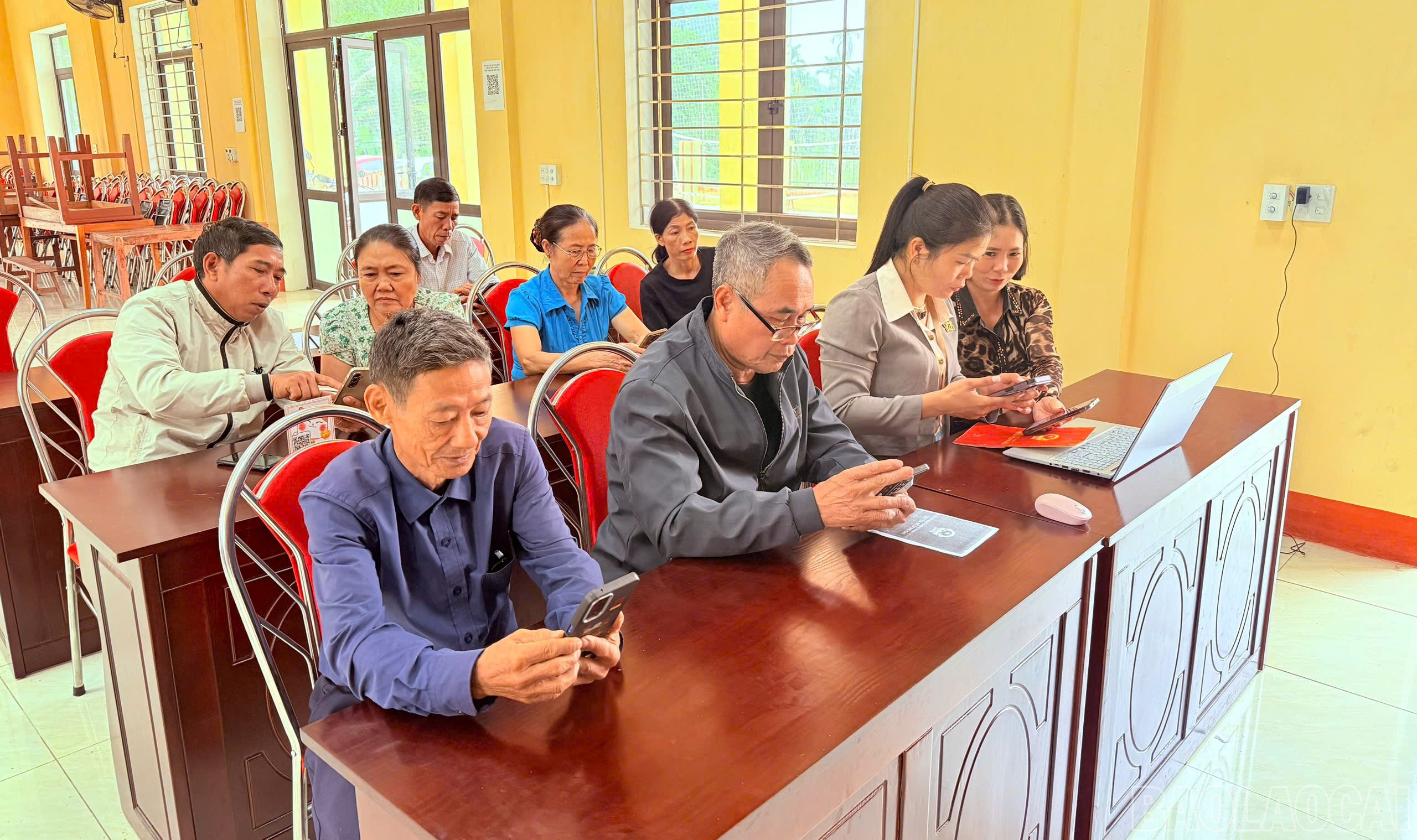 Chuyển đổi số góp phần nâng cao hiệu quả công tác tuyên truyền các phong trào, cuộc vận động tại cơ sở. baolaocai-br_4.jpg