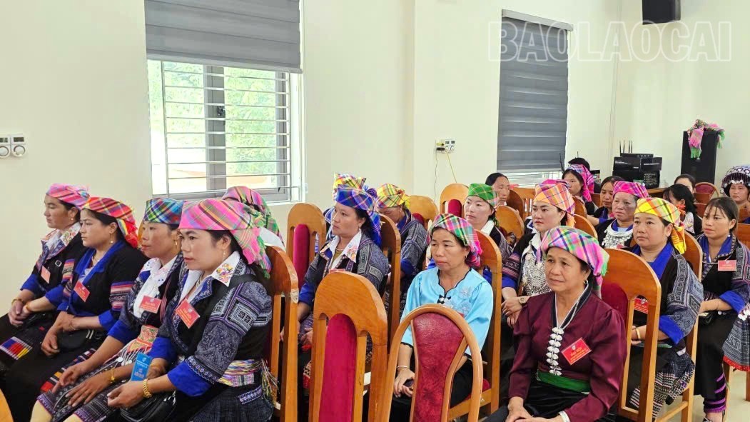 Các hội nghị truyền thông về Dự án 8 thu hút đông đảo hội viên, phụ nữ tham gia. nc-8049.jpg