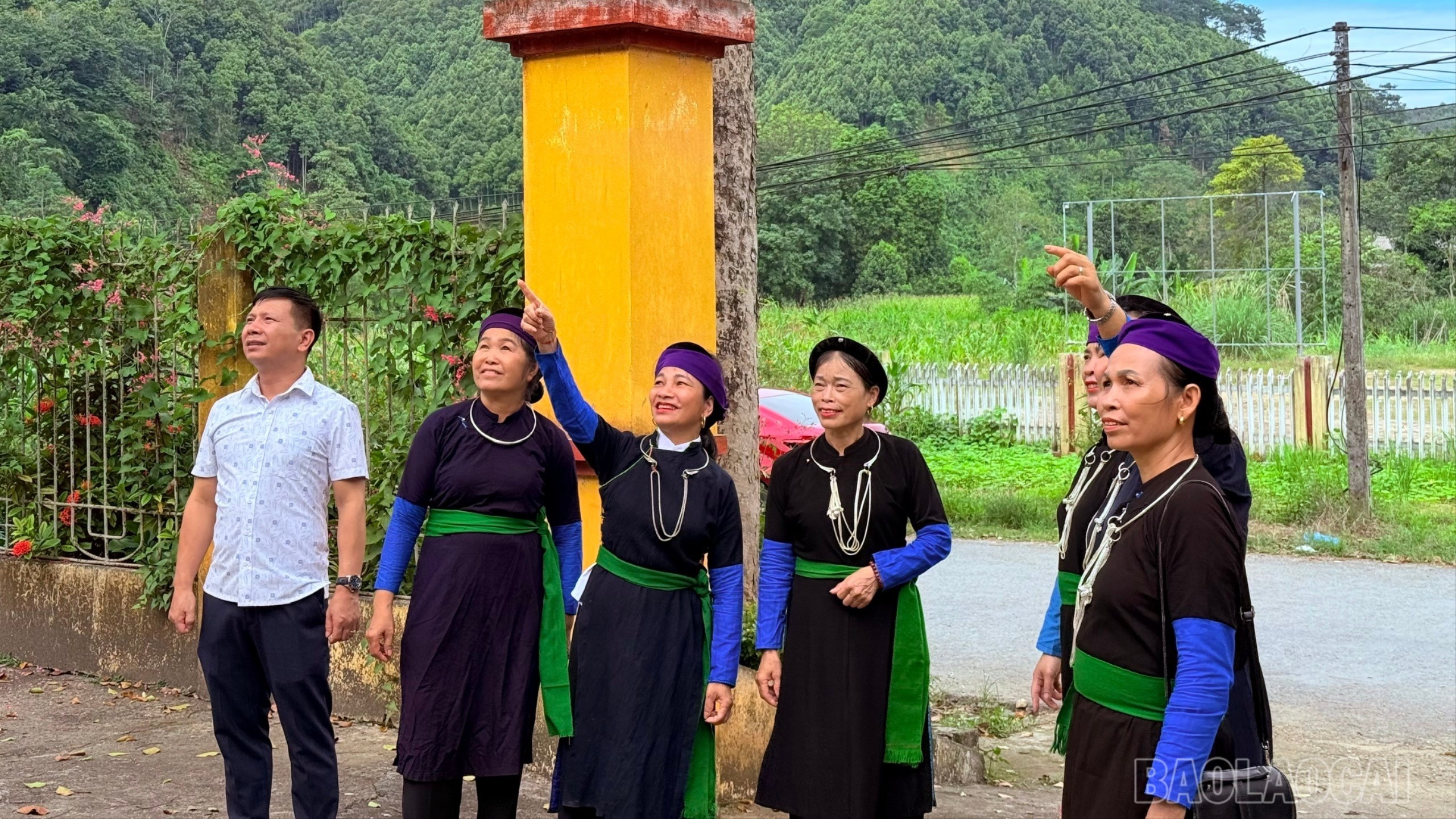Tiếng loa truyền thanh đã trở thành âm thanh quen thuộc với người dân thôn Đoàn Kết 1, xã Mậu A. ma-1-3908.jpg