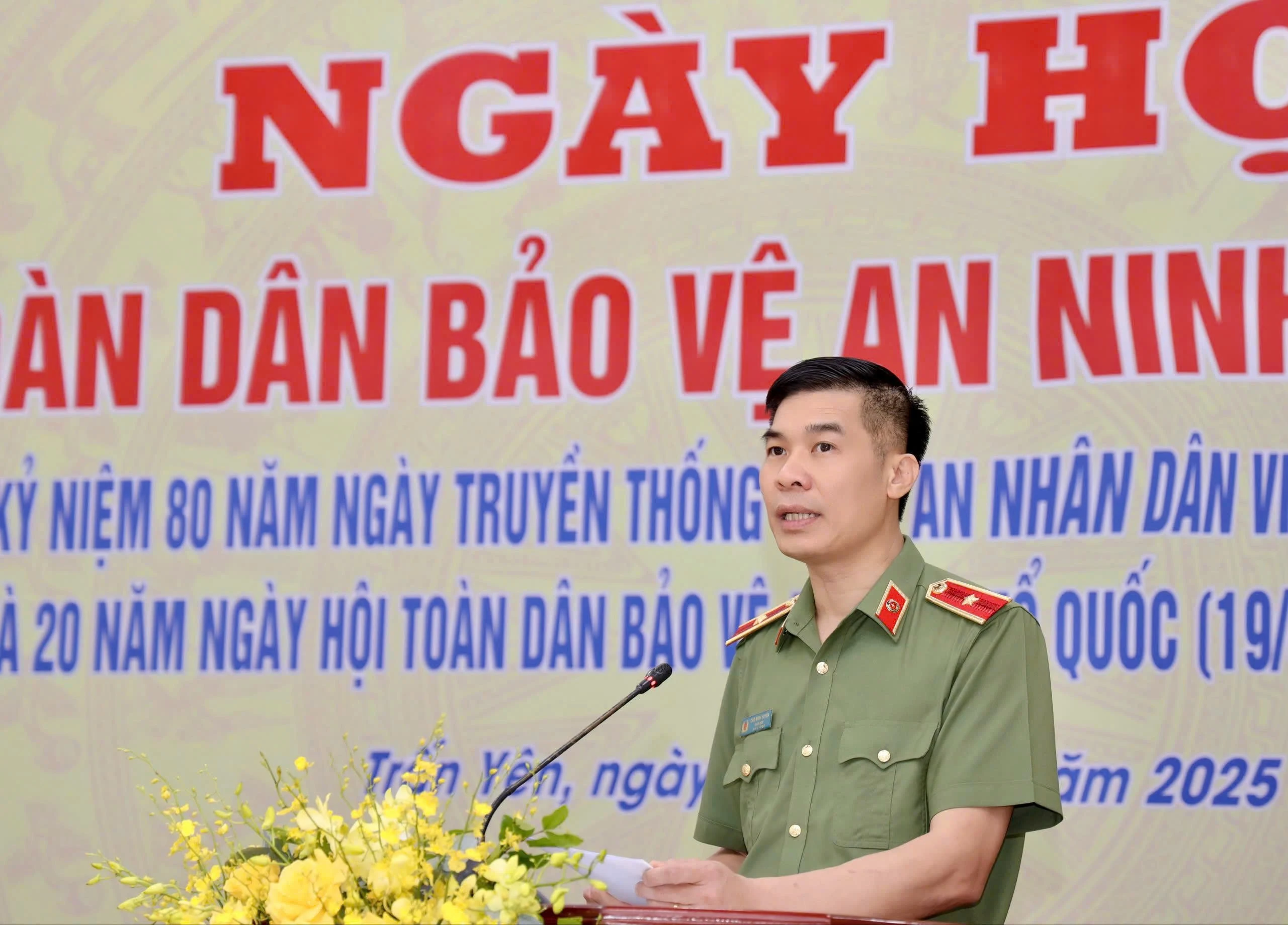 Thiếu tướng Cao Minh Huyền phát biểu tại ngày hội.