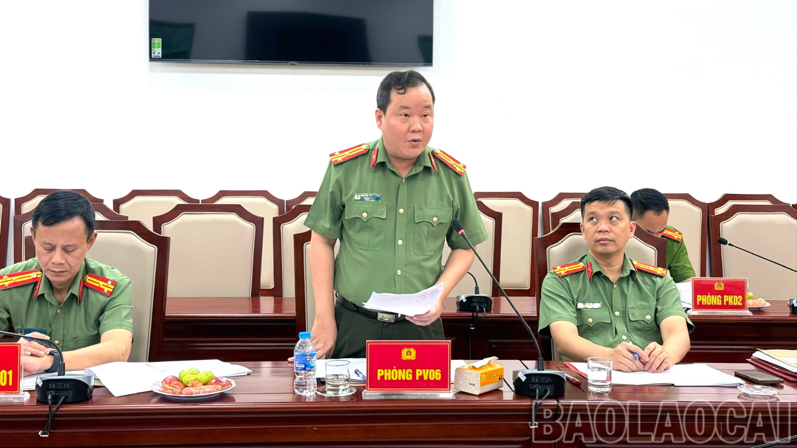 Đại diện Công an tỉnh phát biểu đóng góp ý kiến tại hội nghị. cat4-6180.jpg