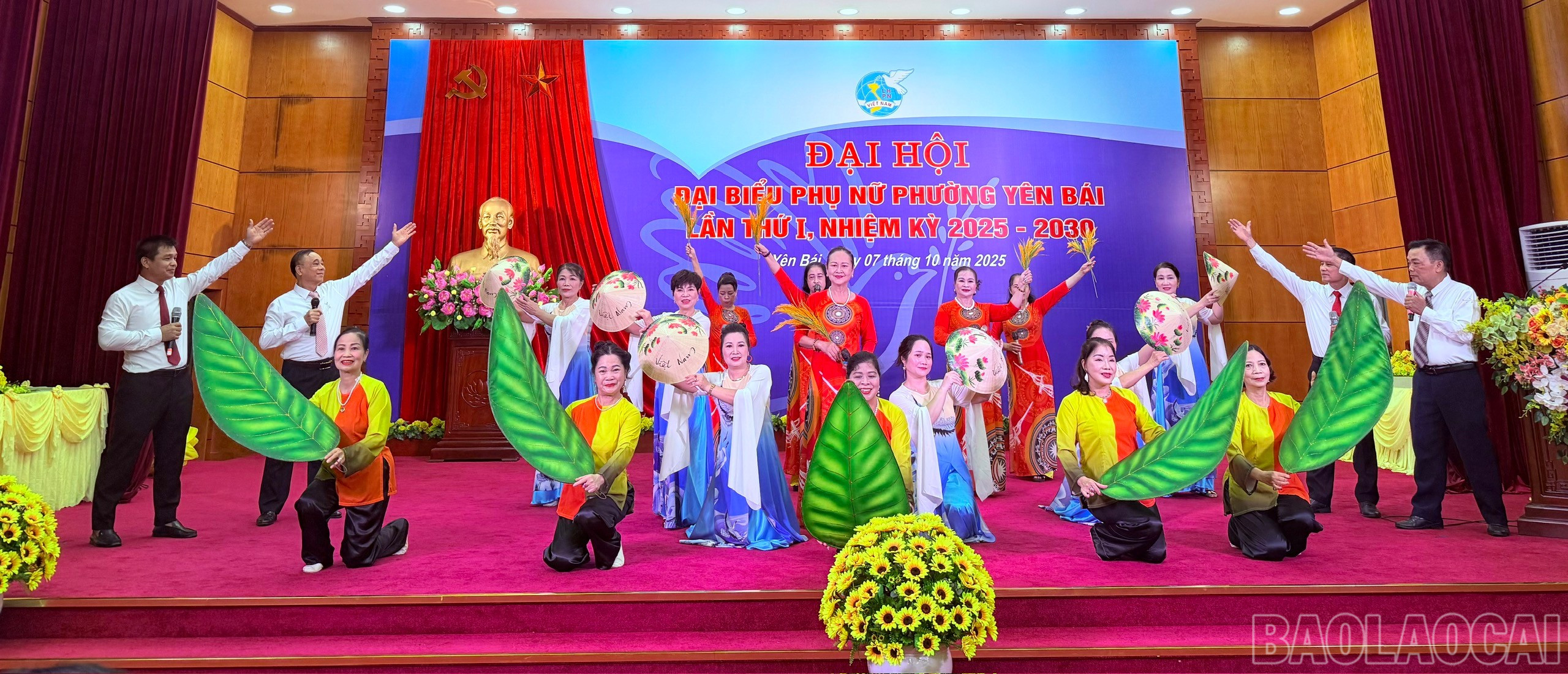 Một tiết mục văn nghệ chào mừng đại hội. Một tiết mục văn nghệ chào mừng đại hội.