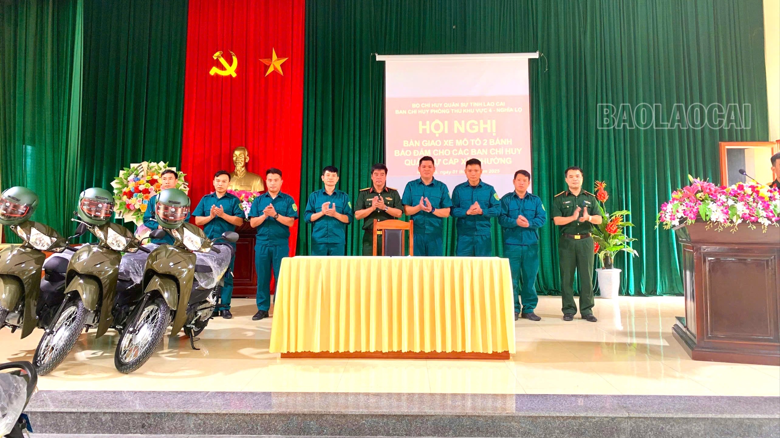 Ban Chỉ huy PTKV 4 - Nghĩa Lộ bàn giao xe mô tô cho Ban CHQS cấp xã trên địa bàn. nghia-lo-5171.jpg