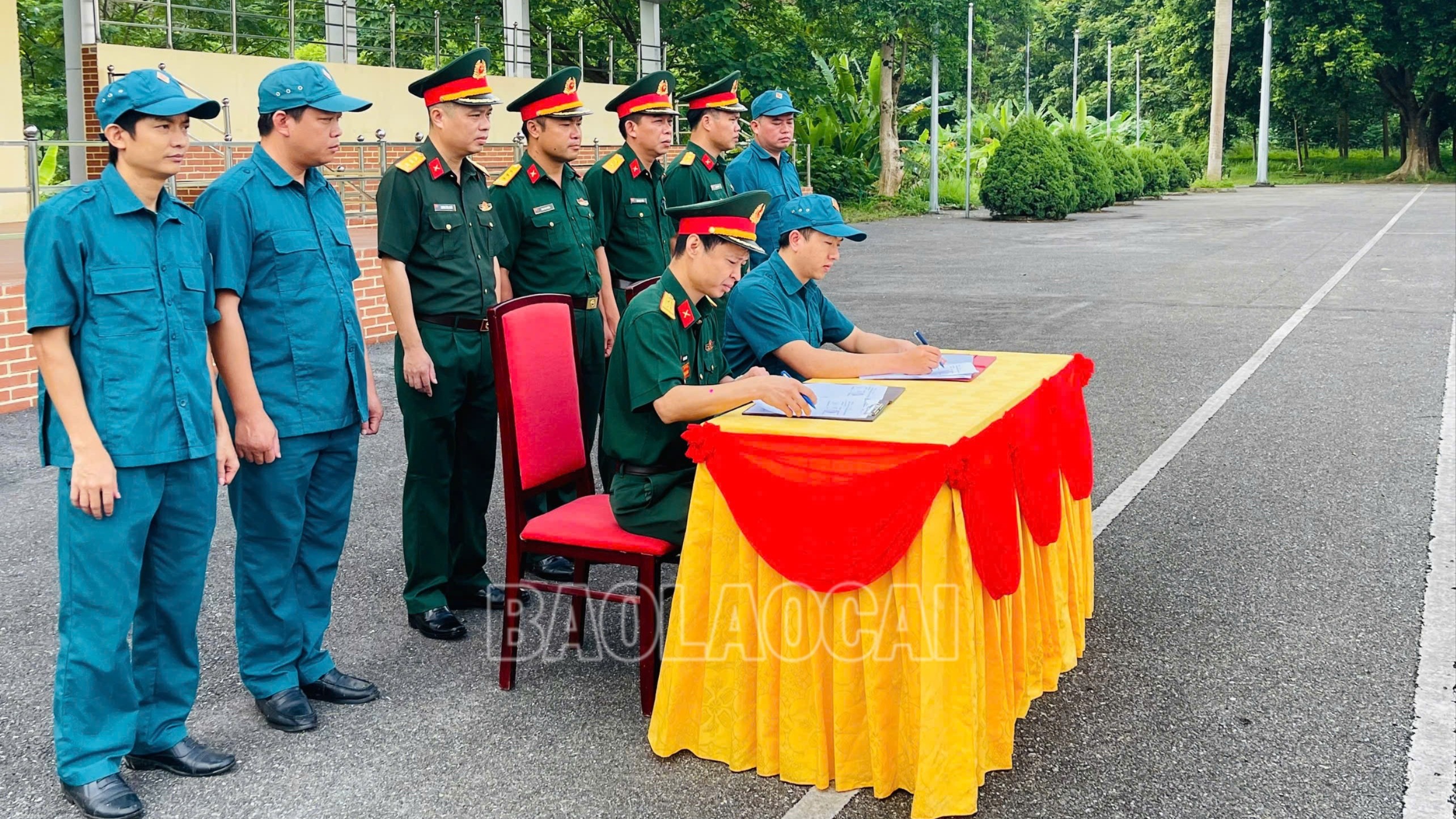 Ban Chỉ huy PTKV 1 - Cam Đường bàn giao xe mô tô cho Ban CHQS cấp xã trên địa bàn. cam-duong-7555.jpg