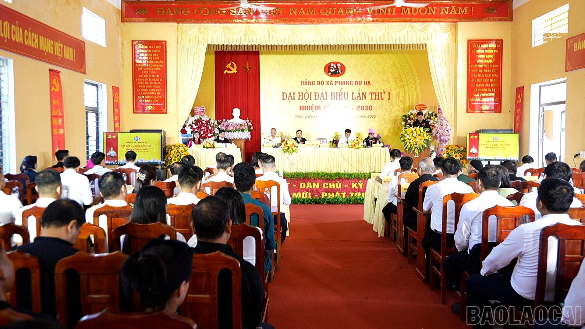 Quang cảnh đại hội. baolaocai-br_truyen-hinh00-01-26-31still006.jpg