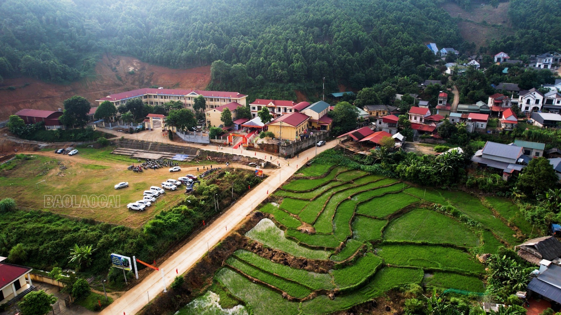 Trung tâm xã Phong Dụ Hạ. truyen-hinh00-00-01-55still003-3156.jpg