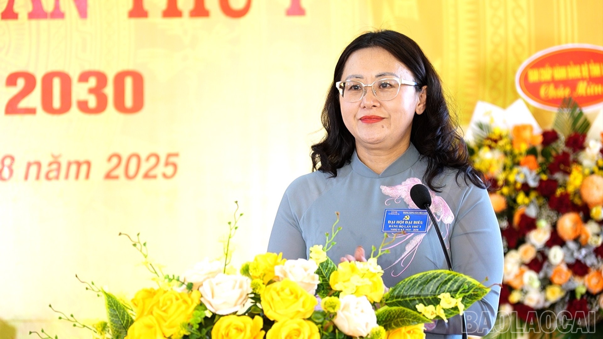Đồng chí Giàng Thị Dung, Phó Bí thư Tỉnh ủy, Chủ tịch Ủy ban MTTQ Việt Nam tỉnh phát biểu chỉ đạo đại hội. truyen-hinh00-05-19-21still011-4572.jpg
