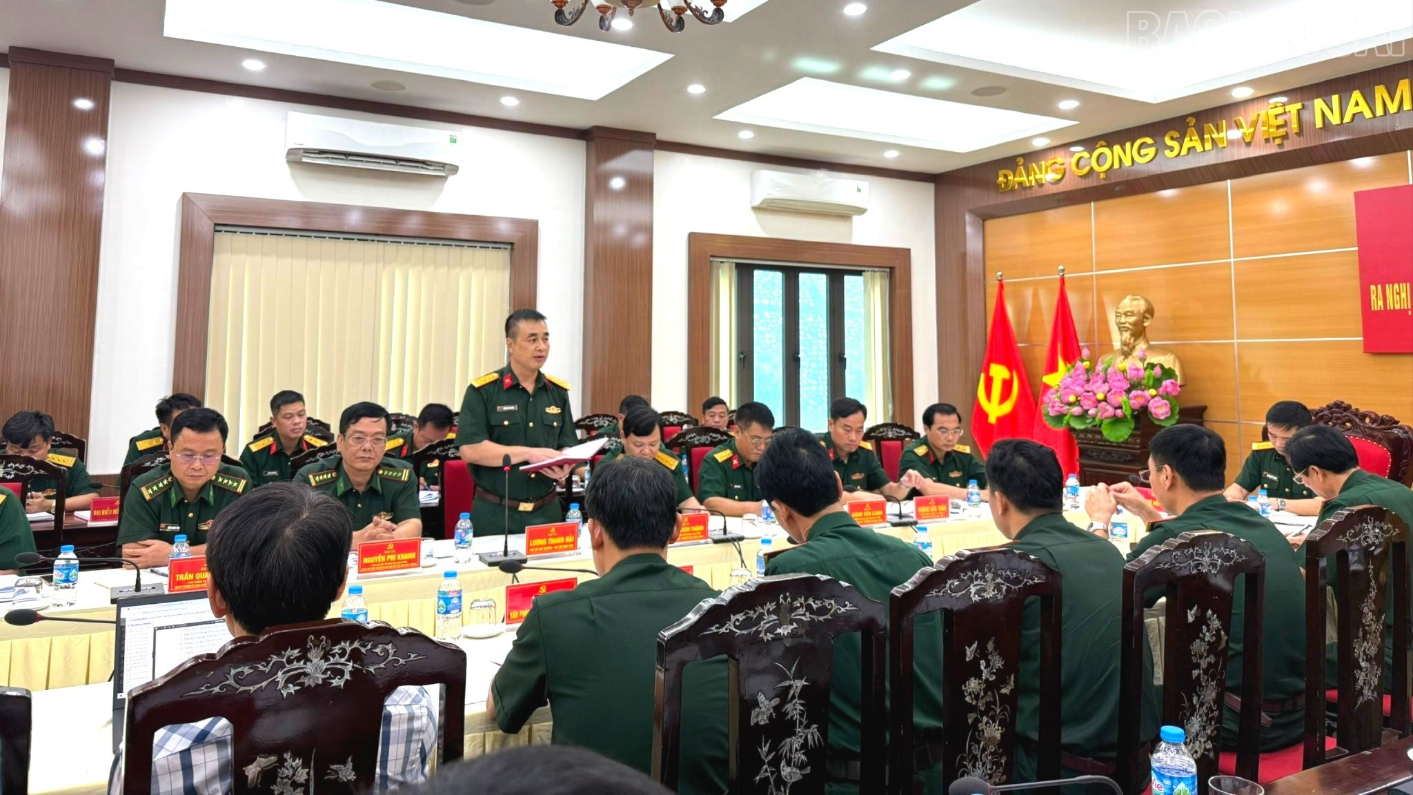 Đại biểu tham dự hội nghị phát biểu tham luận. baolaocai-tr_tham-luan-2134.jpg