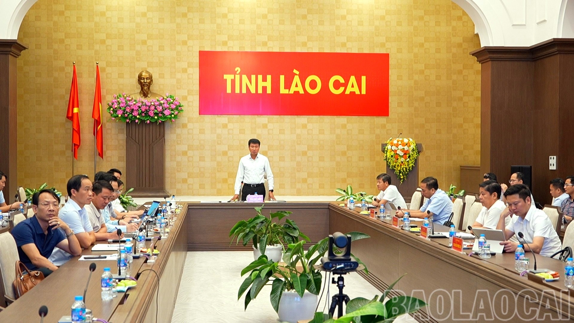 Đồng chí Trần Huy Tuấn - Phó Bí thư Tỉnh ủy, Chủ tịch UBND tỉnh phát biểu kết luận buổi làm việc. Đồng chí Trần Huy Tuấn - Phó Bí thư Tỉnh ủy, Chủ tịch UBND tỉnh phát biểu kết luận buổi làm việc.