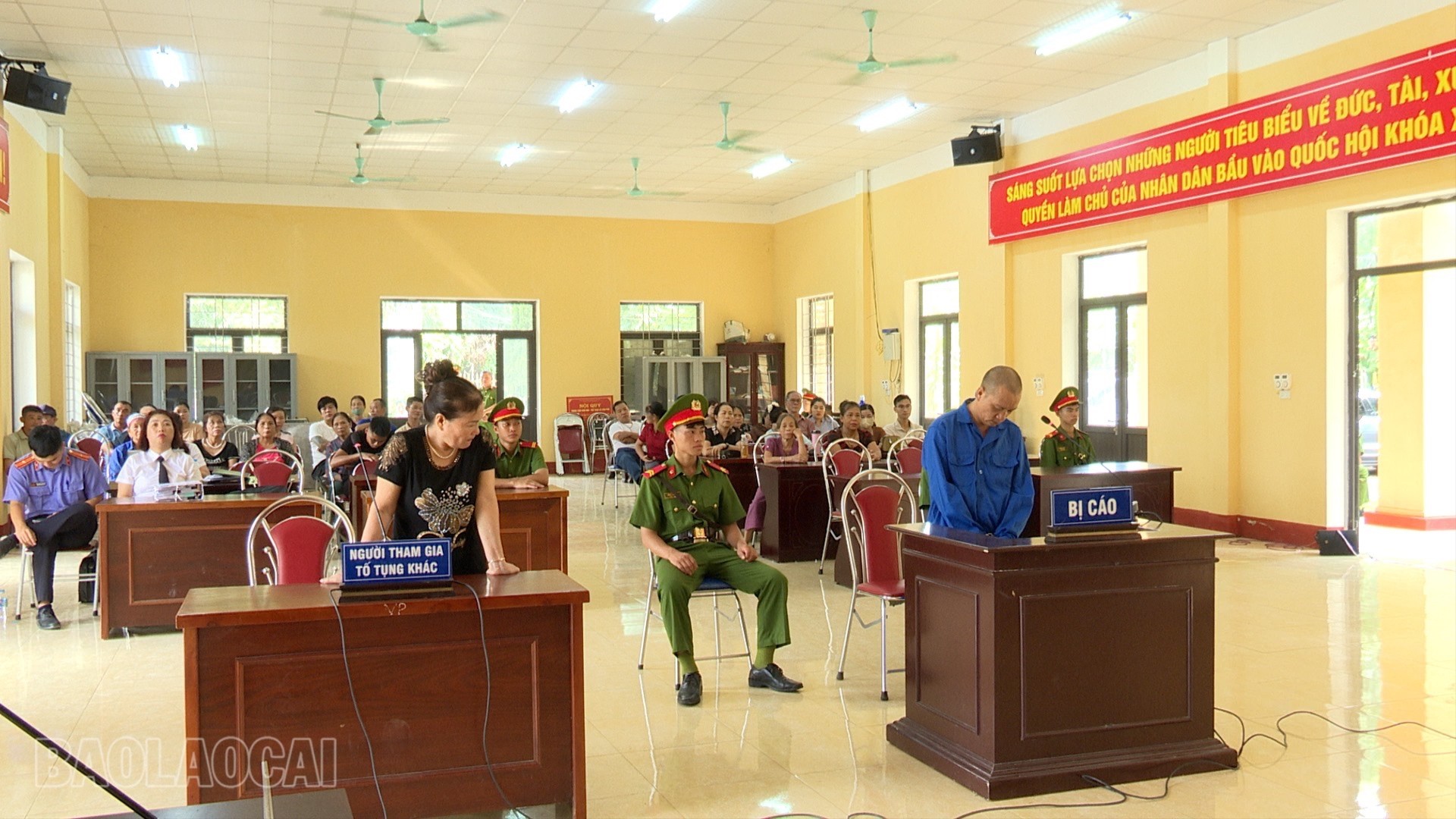 Bị cáo Phạm Đức Nghĩa bị Toà án nhân dân khu vực I đưa ra xét xử lưu động về tội "Mua bán trái phép chất ma tuý". ma-tuy-7375.jpg