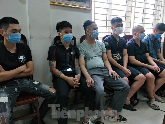 [NÓNG]: Triệt phá đường dây đánh bạc qua mạng cực ‘khủng’, thu giữ 13 siêu xe ảnh 2