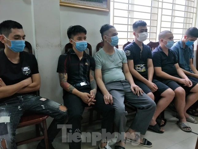 [NÓNG]: Triệt phá đường dây đánh bạc qua mạng cực ‘khủng’, thu giữ 13 siêu xe ảnh 2