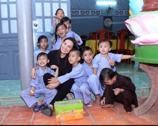 Khán giả xót xa 'lặng người' khi hay tin Phi Nhung ra đi vì COVID-19 ảnh 2