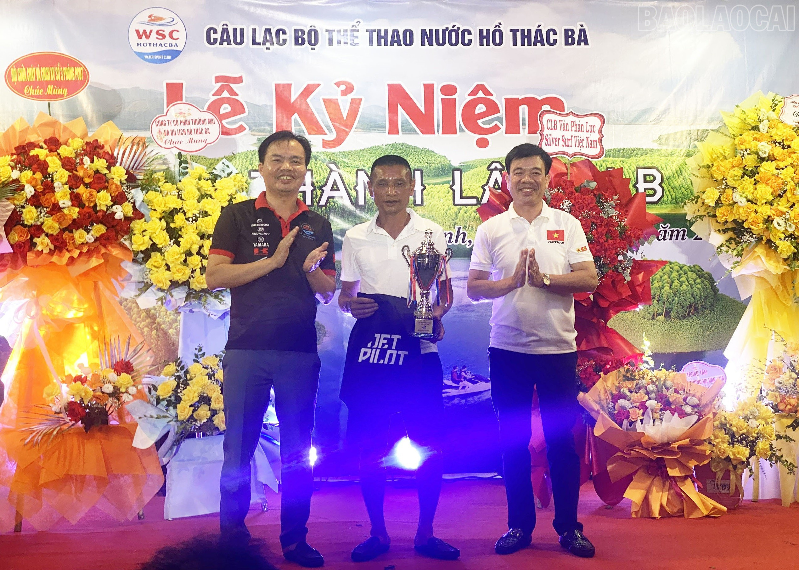 baolaocai-tr_traogiai.jpg