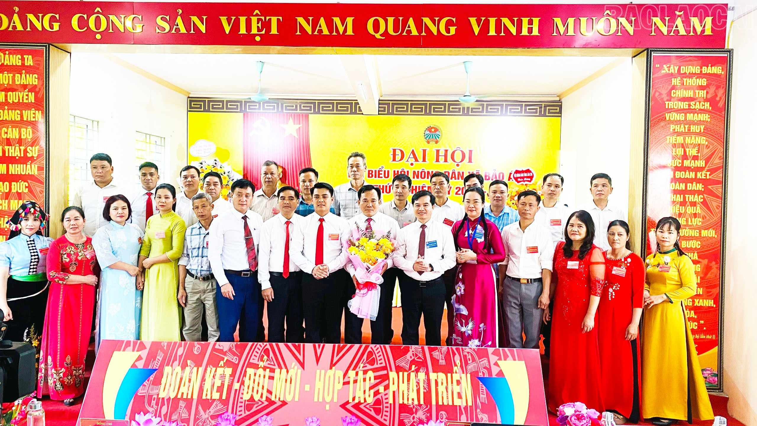 Ban Chấp hành Hội Nông dân xã Bảo Ái nhiệm kỳ 2025 - 2030 ra mắt Đại hội. baolaocai-tr_ra-mat-dai-hoi.jpg