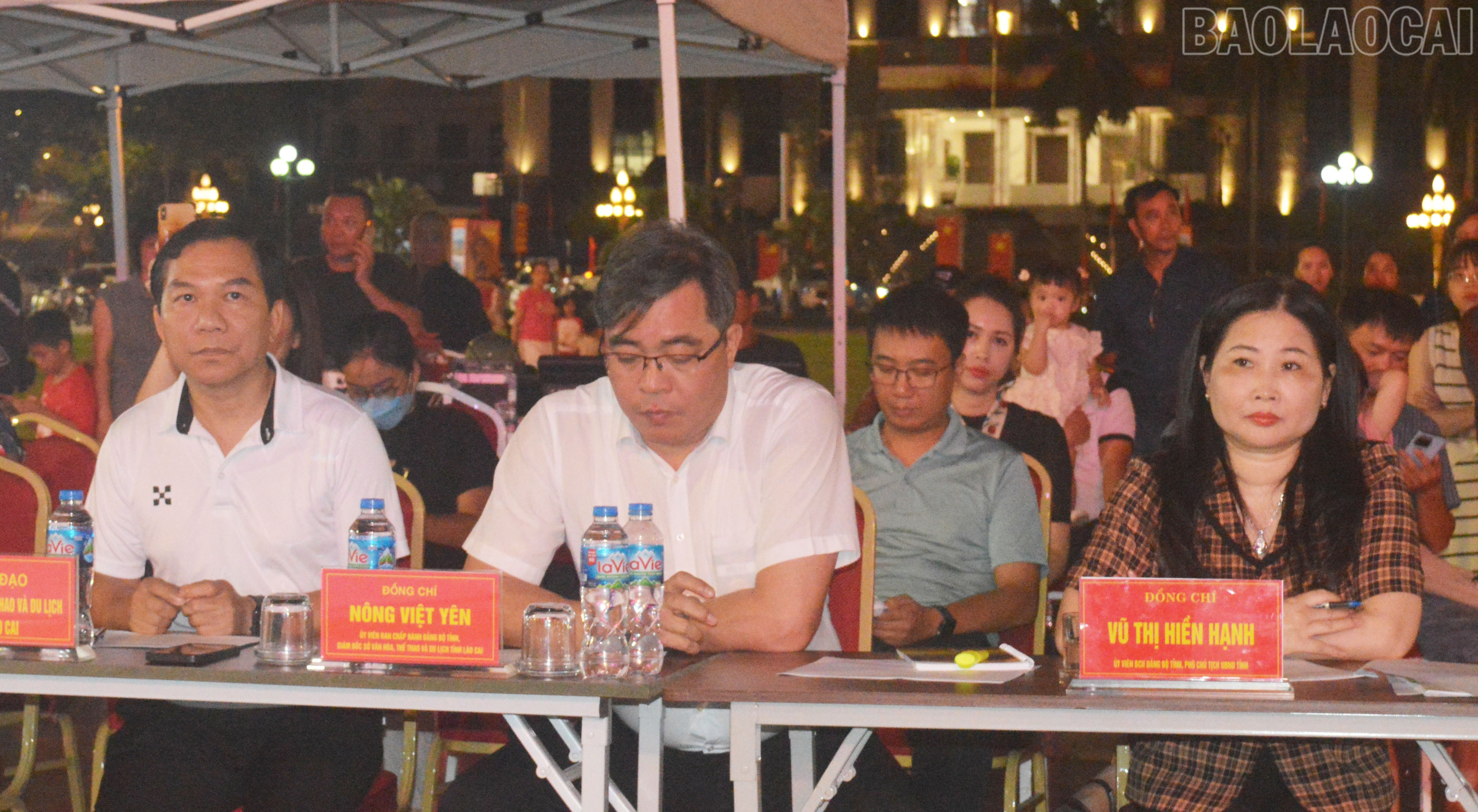 Các đại biểu dự buổi sơ duyệt Chương trình nghệ thuật đặc biệt. baolaocai-tr_km1.jpg