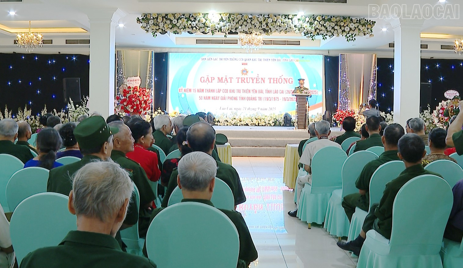 Các đại biểu cùng ôn lại truyền thống vẻ vang của Ban Liên lạc truyền thống Cựu chiến binh Quân khu Trị Thiên nói chung và cựu chiến binh Quân khu Trị Thiên tỉnh Lào Cai nói riêng baolaocai-tr_toancanhhn.png