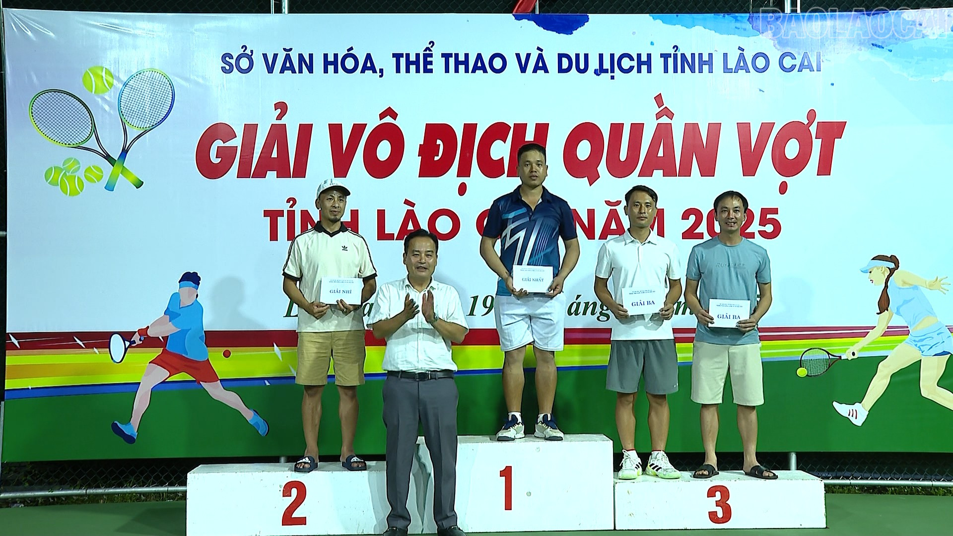 Ban Tổ chức trao giải cho các vận động viên xuất sắc baolaocai-tr_don-nam.png