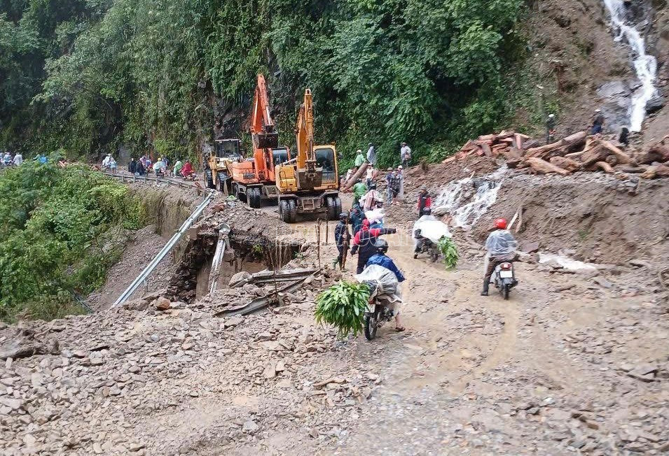 Quốc lộ 32 đã thông tuyến từ chiều ngày 27/8. baolaocai-c_z6957480774256-2e5607dd92f6967b1833725d83350c0d.jpg