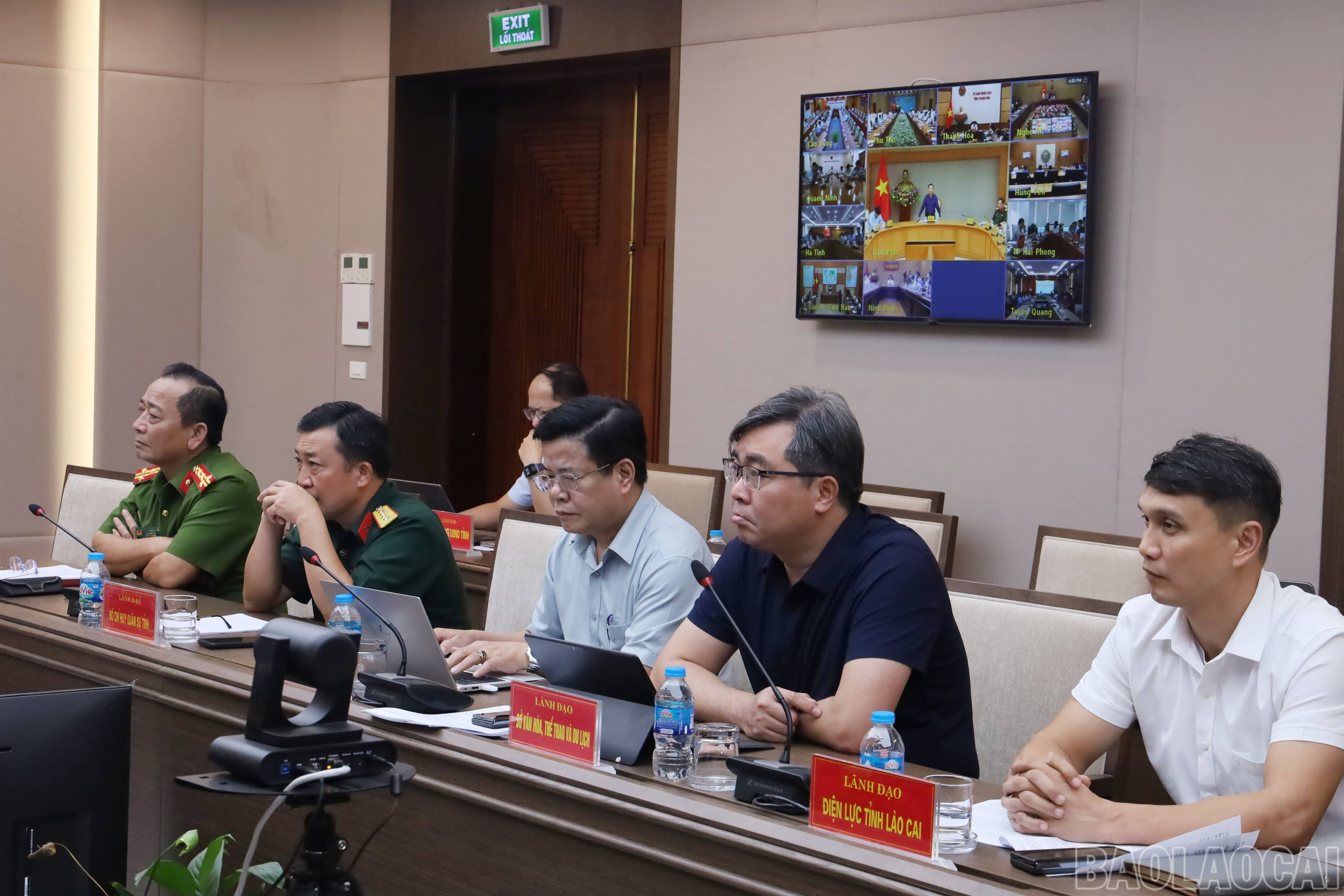 Lãnh đạo một số sở, ngành, cơ quan, đơn vị liên quan dự họp tại điểm cầu tỉnh Lào Cai. baolaocai-br_img-6580-1.jpg