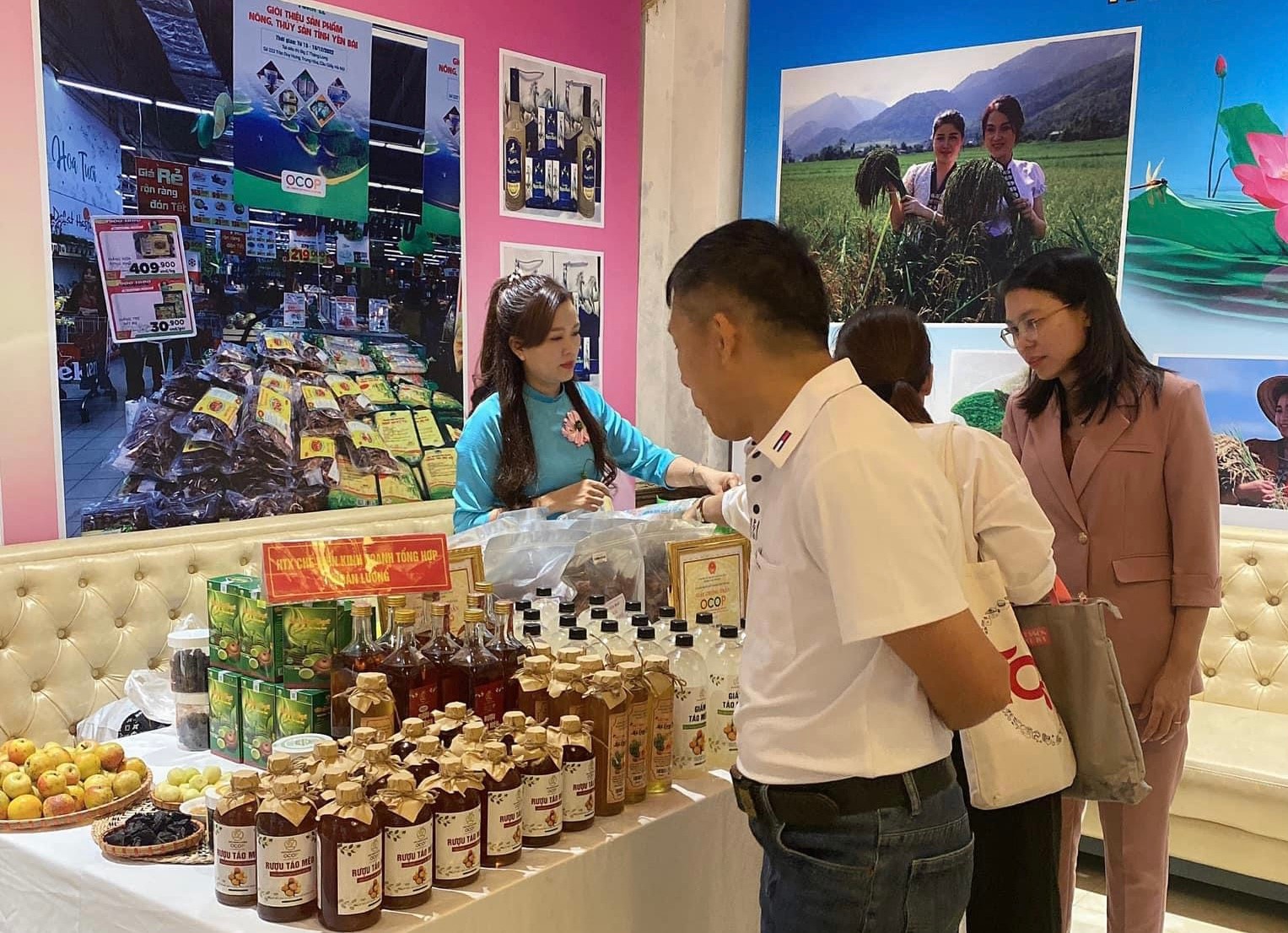 Các sản phẩm từ sơn tra được quan tâm tham gia các chương trình xúc tiến thương mại. Các sản phẩm từ sơn tra được quan tâm tham gia các chương trình xúc tiến thương mại.