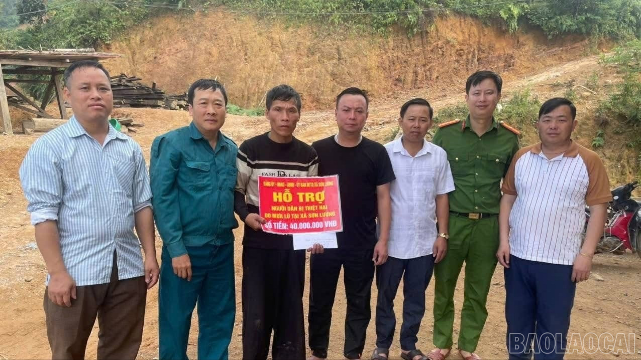 Hỗ trợ về nhà ở đã được trao tới tận tay người dân bị thiệt hại. baolaocai-br-z7174012756710-65ef87f9bbf55343db54729c6b65620c.jpg