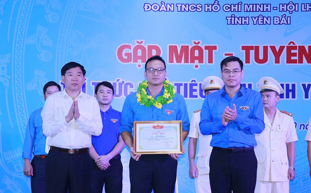 Bác sỹ Nguyễn Dương Quyền là một trong 20 trí thức trẻ được tuyên dương năm 2024. 342238-tamguongtrithuc.jpg