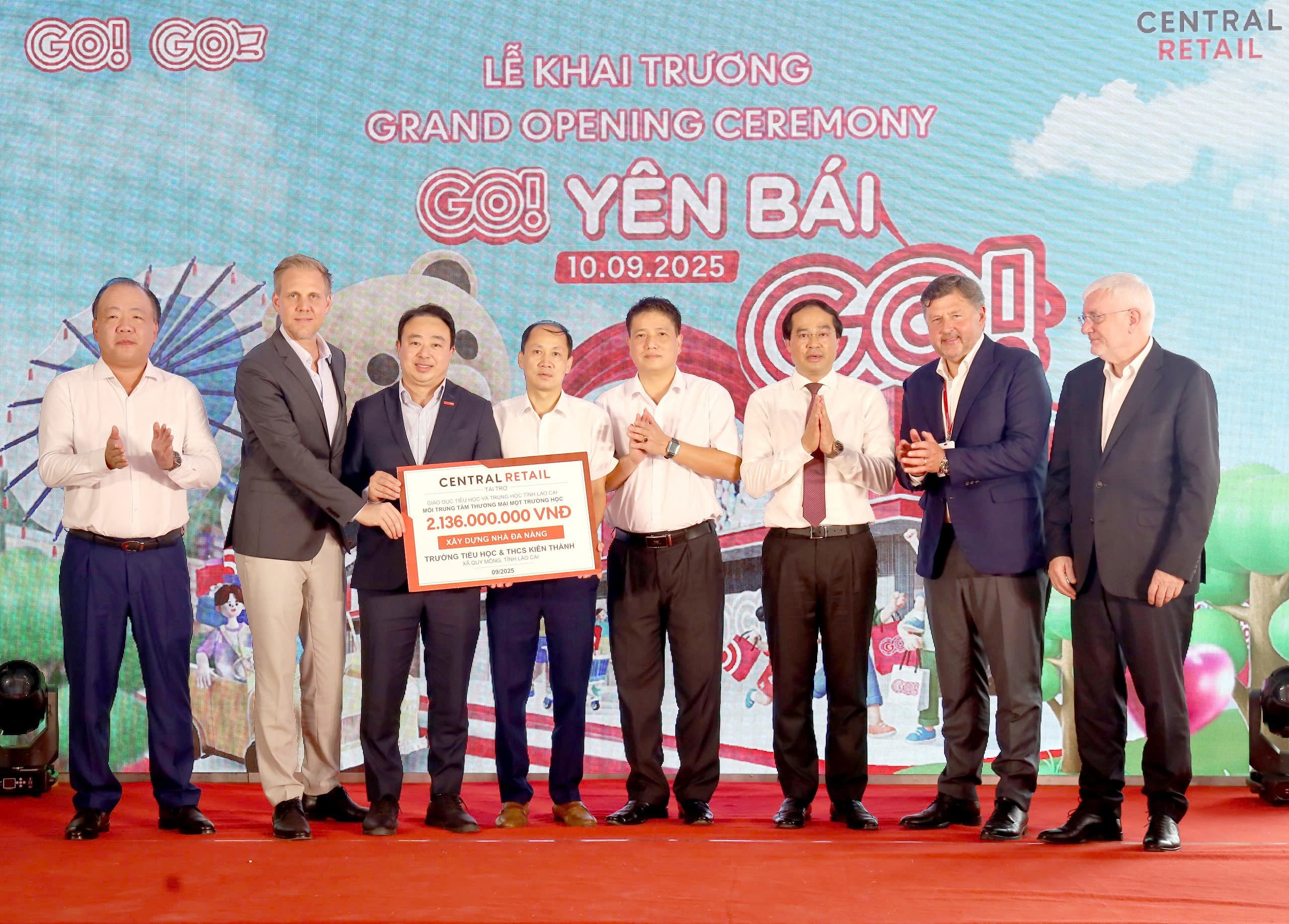 Tập đoàn Central Retail trao kinh phí hỗ trợ hơn 2,1 tỷ đồng cho Trường TH và THCS Kiên Thành, xã Quy Mông. z6995957062957-5255ef01f96fec8a8817ffe438ab0dda.jpg