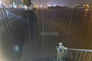 Mực nước sông Hồng lên nhanh trong đêm về sáng ngày 9/9/2024