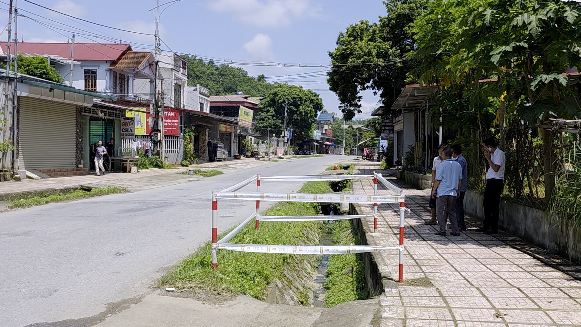 Nhiều điểm rãnh hở, cống không nắp đậy dọc Quốc lộ 70, đoạn qua xã Phong Hải. anh-17-tai-km-27-thon-4-xa-phong-hai.png