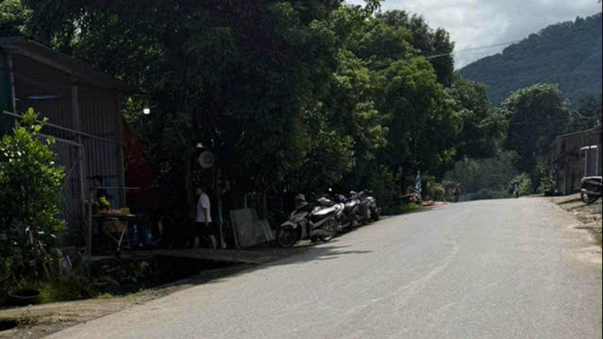 anh-1-hien-truong-noi-xay-ra-vu-viec-vao-dem-qua-tai-thon-3-xa-ban-vuoc-cu-nay-la-xa-bat-xat.png