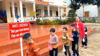 Học sinh Trường Tiểu học số 3 Thái Niên được tiếp sức qua mô hình "Bát gạo tình thương"