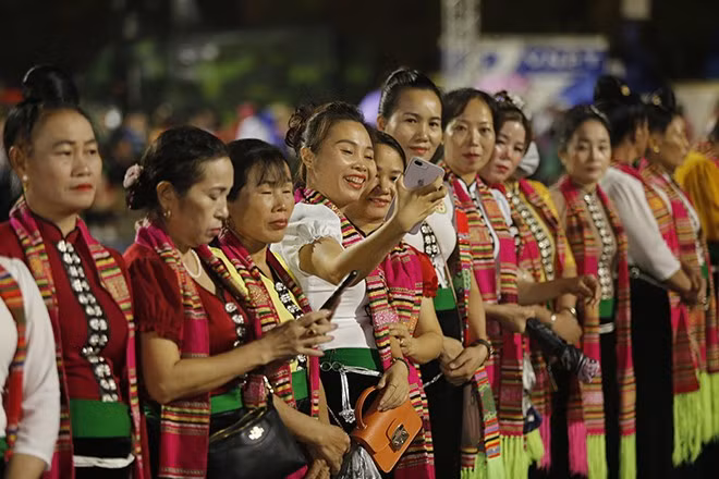 Tường thuật trực tiếp Lễ vinh danh “Xòe Thái - Tinh hoa miền di sản” ảnh 22