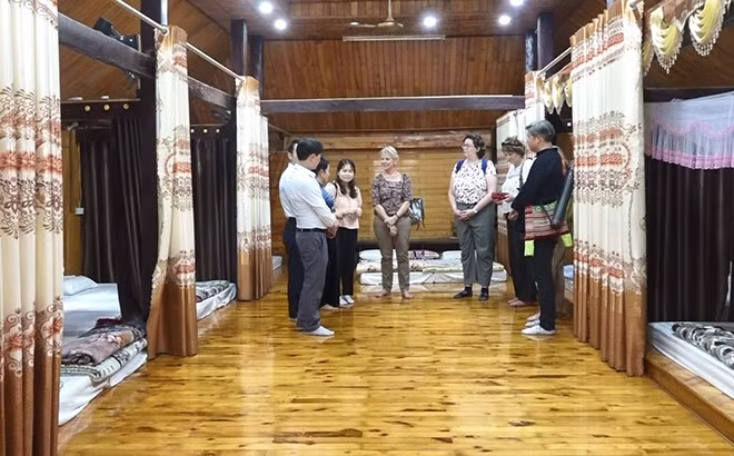 Đoàn công tác Hội đồng tỉnh Val-de-Marne (Cộng hòa Pháp) thăm và trải nghiệm văn hóa dân tộc Thái Nghĩa Lộ - Mường Lò ảnh 1