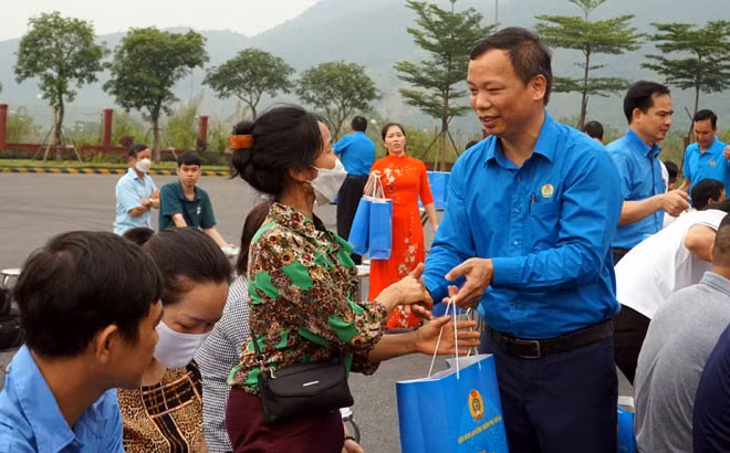 Liên đoàn lao động thành phố Yên Bái mít tinh hưởng ứng Tháng công nhân ảnh 6