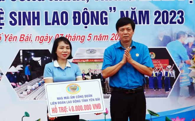 Liên đoàn lao động thành phố Yên Bái mít tinh hưởng ứng Tháng công nhân ảnh 4