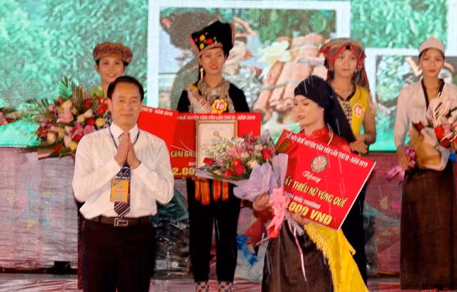 Thiếu nữ vùng quế duyên dáng “đọ sắc thi tài” ảnh 4