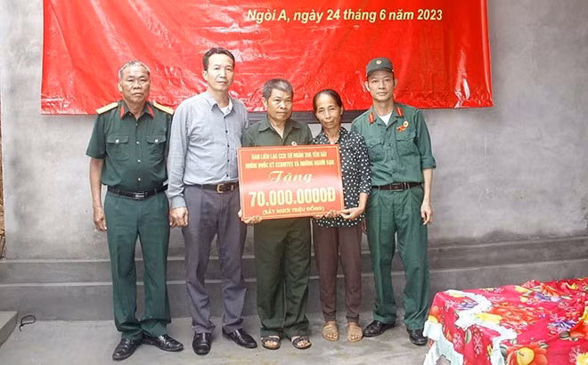 Ban liên lạc Cựu chiến binh F356 Yên Bái bàn giao nhà “Nghĩa tình đồng đội” ảnh 1