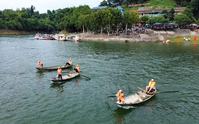 [Ảnh] Sôi động Giải đua thuyền nan truyền thống các dân tộc thiểu số mở rộng vùng hồ Thác Bà năm 2023 ảnh 6
